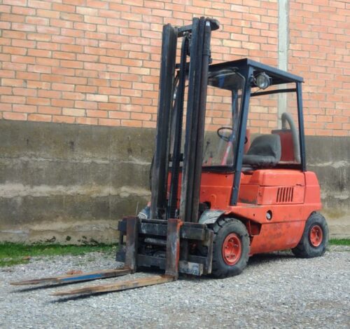 Carretilla elevadora LINDE H25 ruedas macizadas de ocasión en cabauoportunitats.com