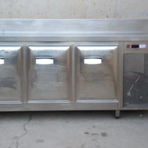 Taula mostrador d'inox amb nevera 205cm d'ocasió a cabauoportunitats.com Balaguer - Lleida - Catalunya