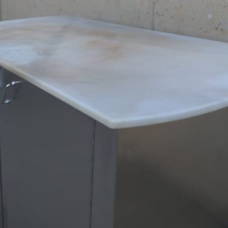 Taula de marbre amb armari d'acer inoxidable 140x67cm d'ocasió a cabauoportunitats.com Balaguer - Lleida - Catalunya