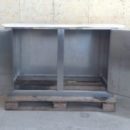 Taula de marbre amb armari d'acer inoxidable 140x67cm d'ocasió a cabauoportunitats.com Balaguer - Lleida - Catalunya