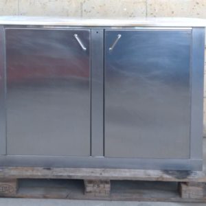 Taula de marbre amb armari d'acer inoxidable 140x67cm d'ocasió a cabauoportunitats.com Balaguer - Lleida - Catalunya