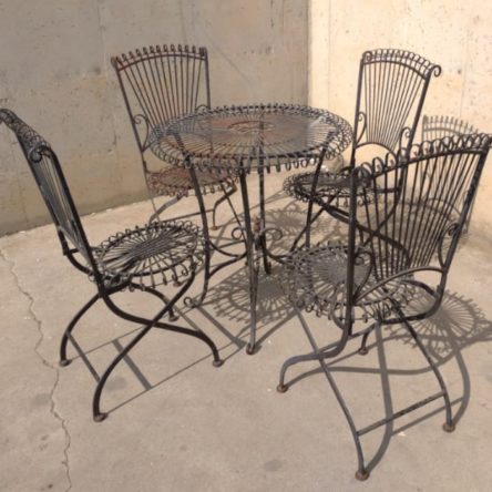 Mesa + 4 sillas estilo forja de ocasión en cabauoportunitats.com