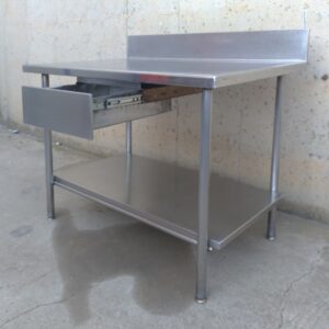Mesa de trabajo de inox 120x74cm de ocasiรณn en cabauoportunitats.com