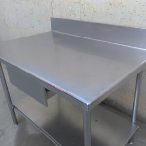 Mesa de trabajo de inox 120x74cm de ocasiรณn en cabauoportunitats.com