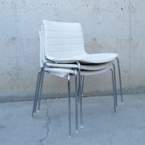 Cadira apilable cuir blanc encoixinat (3 uts) de segona mà a cabauoportunitats.com Balaguer - Lleida - Catalunya
