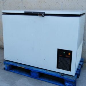 Congelador arcón ZANUSSI 118cm de segunda mano en buenas condiciones en cabauoportunitats.com