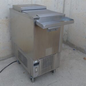Congelador de acero inoxidable de 45x73x91cm de segunda mano en cabauoportunitats.com