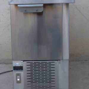 Congelador de acero inoxidable de 45x73x91cm de segunda mano en cabauoportunitats.com
