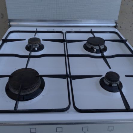 Cocina de gas 4 fogones + horno GLEN GAS de segunda mano en cabauoportunitats.com
