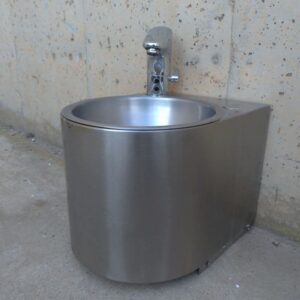 Pica d'inox de paret de segona mà amb aixeta automàtica a cabauoportunitats.com Balaguer - Lleida - Catalunya