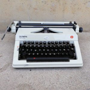 Máquina de escribir OLYMPIA REGINA DE LUXE de segunda mano en cabauoportunitats.com