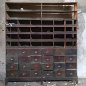 Cajonera industrial de segunda mano en cabauoportunitats.com