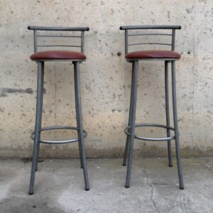 Taburete gris con respaldo (  2 uds) de segunda mano en cabauoportunitats.com