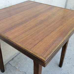 Mesa de madera 70x70cm de segunda mano en cabauoportunitats.com
