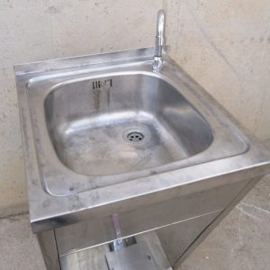 Fregadero de pié con pedal de segunda mano en cabauoportunitats.com