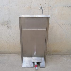 Fregadero de pié con pedal de segunda mano en cabauoportunitats.com