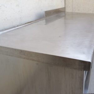 Mesa de acero inoxidable de 180x70cm de segunda mano en cabauoportunitats.com