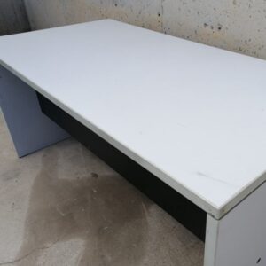 Escritorio de oficina, despacho, estudio de 160x80cm de segunda mano en cabauoportunitats.com