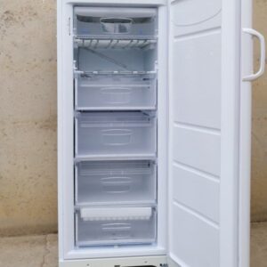 Congelador vertical de segona mà INDESIT en molt bon estat a cabauoportunitats.com Balaguer - Lleida - Catalunya