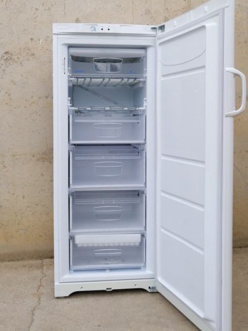 Congelador vertical INDESIT de segunda mano en cabauoportunitats.com