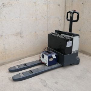 Transpaleta eléctrica CROWN 2000kg de segunda mano en cabauoportunitats.com