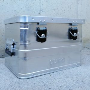 Caja de aluminio 43x33cm de segunda mano en cabauoportunitats.com
