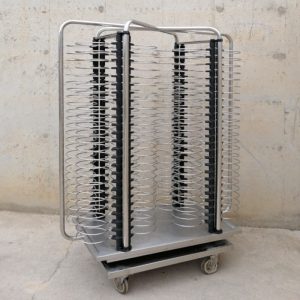Carro platero de 200 platos de segunda mano en cabauoportunitats.com