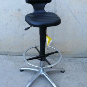 Taburete nuevo de laboratorio en cabauoportunitats.com