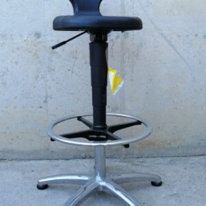Taburete nuevo de laboratorio en cabauoportunitats.com