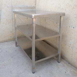 Mesa de trabajo de acero inoxidable de 42x120cm de segunda mano en cabauoportunitats.com