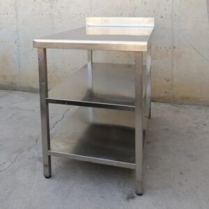 Mesa de trabajo de acero inoxidable de 42x120cm de segunda mano en cabauoportunitats.com