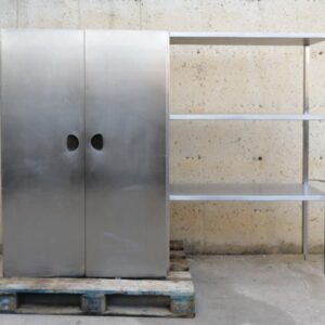 Armari de segona mà fet d'acer inoxidable amb prestatgeries exteriors a cabauoportunitats.com Balaguer - Lleida - Catalunya