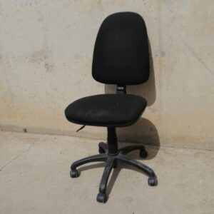 Silla negra de oficina en cabauoportunitats.com