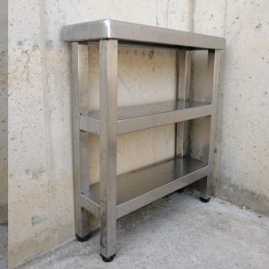 Mesa auxiliar de segunda mano fabricada en acero inoxidable en cabauoportunitats.com