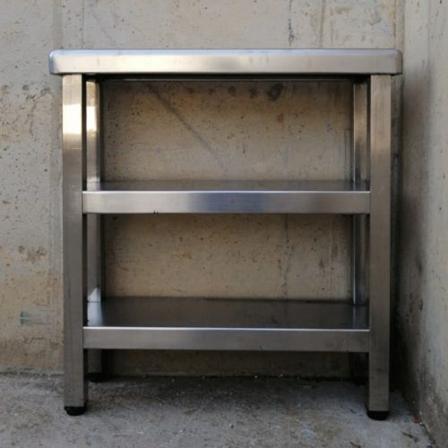 Mesa auxiliar de segunda mano fabricada en acero inoxidable en cabauoportunitats.com