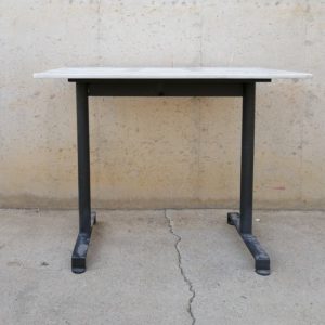 Taula de marbre i ferro de 90x53cm de segona mà a cabauoportunitats.com Balaguer - Lleida - Catalunya