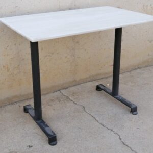 Mesa mármol y hiero de 90x53cm de segunda mano en cabauoportunitats.com