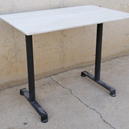 Taula de marbre i ferro de 90x53cm de segona mà a cabauoportunitats.com Balaguer - Lleida - Catalunya