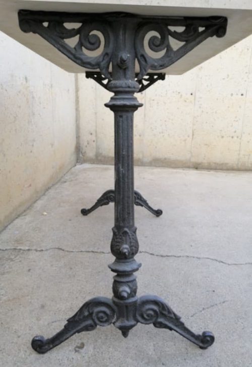 Mesa mármol y forja de segunda mano en cabauoportunitats.com