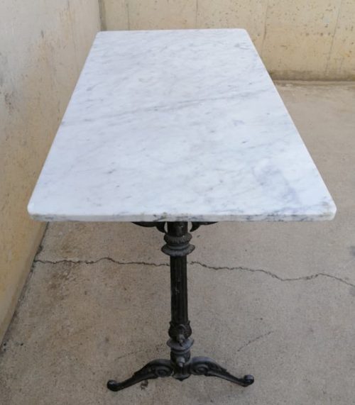 Mesa mármol y forja de segunda mano en cabauoportunitats.com