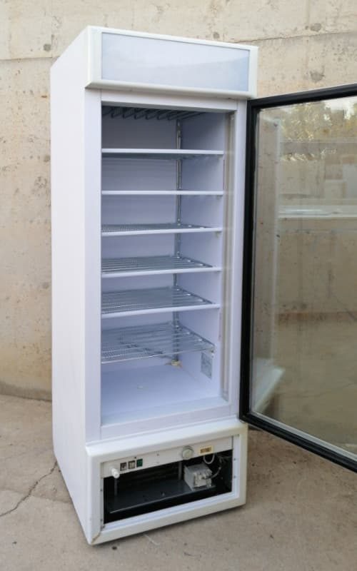 Congelador puerta cristal ISA TORNADO 400 litros de seguna mano en cabauoportunitats.com