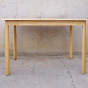 Mesa madera maciza 120x75x73cm de segunda mano en cabauoportunitats.com