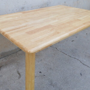 Mesa madera maciza 120x75x73cm de segunda mano en cabauoportunitats.com