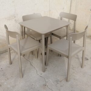 Mesa y sillas de terraza de segunda mano en cabauoportunitats.com