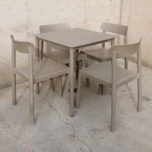 Mesa y sillas de terraza de segunda mano en cabauoportunitats.com