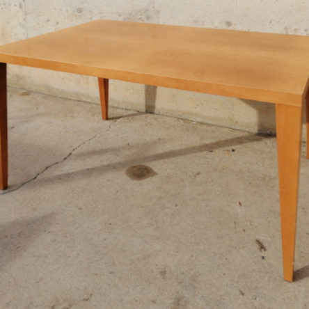 Mesa de comedor de color miel 120x80c74cm de segunda mano en cabauoportunitats.com