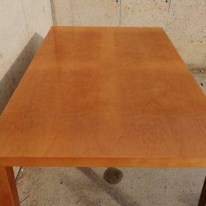 Mesa de comedor de color miel 120x80c74cm de segunda mano en cabauoportunitats.com