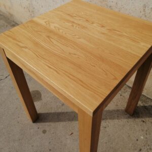 Mesa de madera 59x59cm de segunda mano en cabauoportunitats.com Balaguer - Lleida - Catalunya