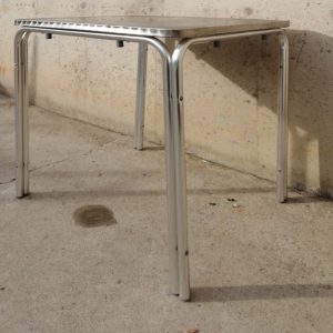 Mesa de acero inoxidable para terraza de segunda mano en cabauoportunitats.com