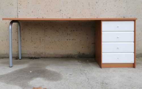 Escritorio de 190cm de segunda mano en cabauoportuniats.com Balaguer - Lleida - Catalunya